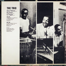 Laden Sie das Bild in den Galerie-Viewer, The Oscar Peterson Trio : The Trio : Live From Chicago (LP, Album)

