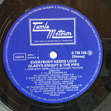 Laden Sie das Bild in den Galerie-Viewer, Gladys Knight &amp; The Pips* : Everybody Needs Love (LP, Album)
