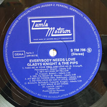 Laden Sie das Bild in den Galerie-Viewer, Gladys Knight &amp; The Pips* : Everybody Needs Love (LP, Album)
