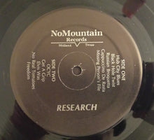 Laden Sie das Bild in den Galerie-Viewer, Research (3) : Research (LP)
