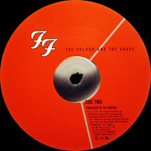 Laden Sie das Bild in den Galerie-Viewer, Foo Fighters : The Colour And The Shape (2xLP, Album, RE, RP)
