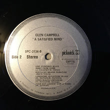 Laden Sie das Bild in den Galerie-Viewer, Glen Campbell : A Satisfied Mind (LP, Comp)

