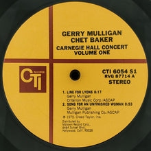 Laden Sie das Bild in den Galerie-Viewer, Gerry Mulligan / Chet Baker : Carnegie Hall Concert Volume 1 (LP, Album, Gat)
