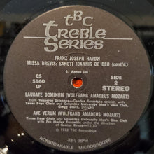 Laden Sie das Bild in den Galerie-Viewer, Franz Josef Haydn* / Wolfgang Amadeus Mozart - The Texas Boys Choir Of Fort Worth* And Columbia University Men&#39;s Glee Club* : Missa Brevis: St. Joannis De Deo / Laudate Dominum: Ave Verum (LP)
