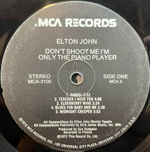 Laden Sie das Bild in den Galerie-Viewer, Elton John : Don't Shoot Me I'm Only The Piano Player (LP, Album, Pin)
