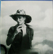Laden Sie das Bild in den Galerie-Viewer, Carrie Lucas : Simply Carrie (LP, Album, Gat)
