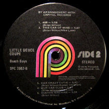 Laden Sie das Bild in den Galerie-Viewer, The Beach Boys : Little Deuce Coupe (LP, Comp)

