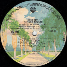 Laden Sie das Bild in den Galerie-Viewer, George Benson : Breezin&#39; (LP, Album, RP, Jac)
