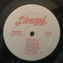 Laden Sie das Bild in den Galerie-Viewer, Liberty Band : En Nuestro Estilo (LP)
