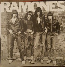Laden Sie das Bild in den Galerie-Viewer, Ramones : Ramones (LP, Album, RE, RM, 180)
