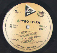 Laden Sie das Bild in den Galerie-Viewer, Spyro Gyra : Spyro Gyra (LP, Album)
