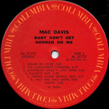 Laden Sie das Bild in den Galerie-Viewer, Mac Davis : Baby Don&#39;t Get Hooked On Me (LP, Album, San)
