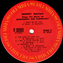Laden Sie das Bild in den Galerie-Viewer, Johnny Mathis : Johnny Mathis Sings The Music Of Bacharach &amp; Kaempfert (2xLP, Comp, Ter)
