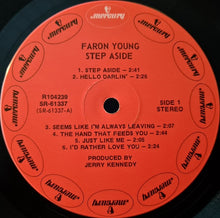 Laden Sie das Bild in den Galerie-Viewer, Faron Young : Step Aside (LP, Club)
