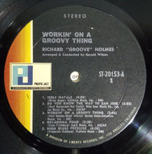 Laden Sie das Bild in den Galerie-Viewer, Richard &quot;Groove&quot; Holmes : Workin&#39; On A Groovy Thing (LP, Album, Gat)

