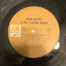 Laden Sie das Bild in den Galerie-Viewer, Herb Alpert &amp; The Tijuana Brass : The Lonely Bull (LP, Album)
