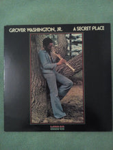 Laden Sie das Bild in den Galerie-Viewer, Grover Washington, Jr. : A Secret Place (LP, Album)
