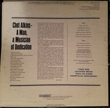 Laden Sie das Bild in den Galerie-Viewer, Chet Atkins : Solid Gold &#39;68 (LP, Album, Hol)
