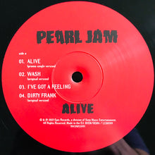 Laden Sie das Bild in den Galerie-Viewer, Pearl Jam : Alive (12&quot;, S/Sided, Etch)
