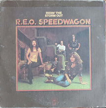 Laden Sie das Bild in den Galerie-Viewer, R.E.O. Speedwagon* : Ridin&#39; The Storm Out (LP, Album, San)
