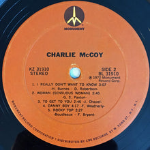 Laden Sie das Bild in den Galerie-Viewer, Charlie McCoy : Charlie McCoy (LP, Album, Ter)
