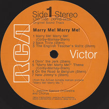 Laden Sie das Bild in den Galerie-Viewer, Emil Stern : Marry Me! Marry Me! (Original Soundtrack Recording) (LP)
