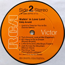 Laden Sie das Bild in den Galerie-Viewer, Eddy Arnold : Walkin&#39; In Love Land (LP, Album, Ind)
