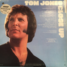 Laden Sie das Bild in den Galerie-Viewer, Tom Jones : Close Up (LP, Album, AL )
