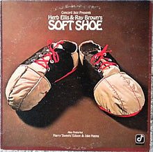 Laden Sie das Bild in den Galerie-Viewer, Herb Ellis &amp; Ray Brown : Soft Shoe (LP, Album)

