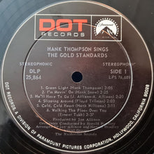 Laden Sie das Bild in den Galerie-Viewer, Hank Thompson : Hank Thompson Sings The Gold Standards (LP)
