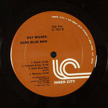 Laden Sie das Bild in den Galerie-Viewer, Ray Wilkes (2) : Dark Blue Man (LP)
