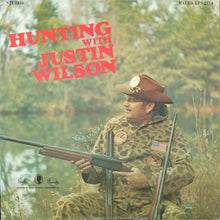Laden Sie das Bild in den Galerie-Viewer, Justin Wilson : Hunting With Justin Wilson (LP)
