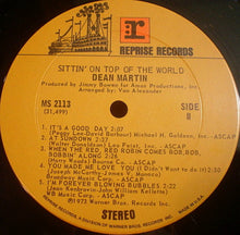 Laden Sie das Bild in den Galerie-Viewer, Dean Martin : Sittin&#39; On Top Of The World (LP, Album)
