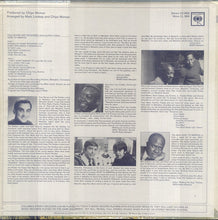 Laden Sie das Bild in den Galerie-Viewer, Paul Revere &amp; The Raiders Featuring Mark Lindsay : Goin&#39; To Memphis (LP, Album, San)
