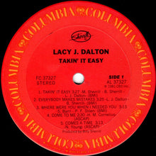 Laden Sie das Bild in den Galerie-Viewer, Lacy J. Dalton : Takin&#39; It Easy (LP, Album, Ter)
