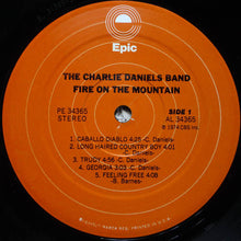 Laden Sie das Bild in den Galerie-Viewer, The Charlie Daniels Band : Fire On The Mountain (LP, Album, RE, Pla)
