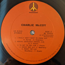 Laden Sie das Bild in den Galerie-Viewer, Charlie McCoy : Charlie McCoy (LP, Album)
