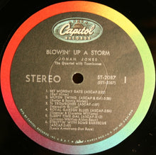 Laden Sie das Bild in den Galerie-Viewer, The Jonah Jones Quartet : Blowin&#39; Up A Storm (LP, Album)
