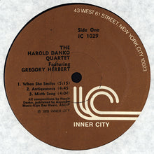 Laden Sie das Bild in den Galerie-Viewer, The Harold Danko Quartet* Featuring Gregory Herbert : The Harold Danko Quartet Featuring Gregory Herbert (LP, Album)

