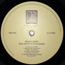 Laden Sie das Bild in den Galerie-Viewer, Bruno Mars : Doo-Wops &amp; Hooligans (LP, Album)
