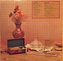 Laden Sie das Bild in den Galerie-Viewer, Merle Haggard : Songs For The Mama That Tried (LP, Album, Pin)
