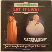 Laden Sie das Bild in den Galerie-Viewer, Sarah Vaughan : The Planet Is Alive... Let It Live! (LP, Album, Gat)
