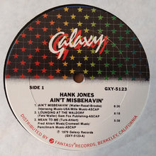 Laden Sie das Bild in den Galerie-Viewer, Hank Jones : Ain&#39;t Misbehavin&#39; (LP, Album)
