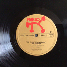 Charger l&#39;image dans la galerie, The Trumpet Kings &amp; Joe Turner* : The Trumpet Kings Meet Joe Turner (LP, Album)
