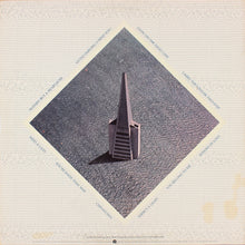 Laden Sie das Bild in den Galerie-Viewer, The Doobie Brothers : Livin&#39; On The Fault Line (LP, Album, Los)
