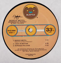 Laden Sie das Bild in den Galerie-Viewer, Foghat : Boogie Motel (LP, Album, Mon)
