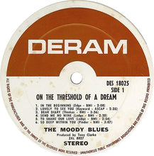 Laden Sie das Bild in den Galerie-Viewer, The Moody Blues : On The Threshold Of A Dream (LP, Album, Ter)

