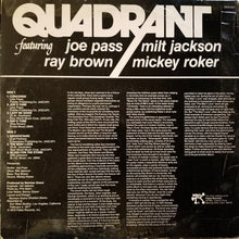 Laden Sie das Bild in den Galerie-Viewer, Quadrant (6) Featuring Joe Pass, Milt Jackson, Ray Brown, Mickey Roker : Quadrant (LP, Album)
