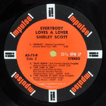 Laden Sie das Bild in den Galerie-Viewer, Shirley Scott : Everybody Loves A Lover (LP, Album, Gat)
