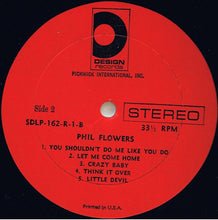 Laden Sie das Bild in den Galerie-Viewer, Nat King Cole / Phil Flowers : Sings (LP)
